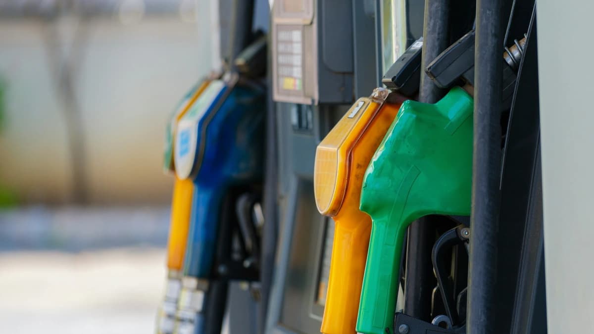 Gasolina Aditivada ou Comum: Qual a Diferença e Quando Vale a Pena Pagar Mais?